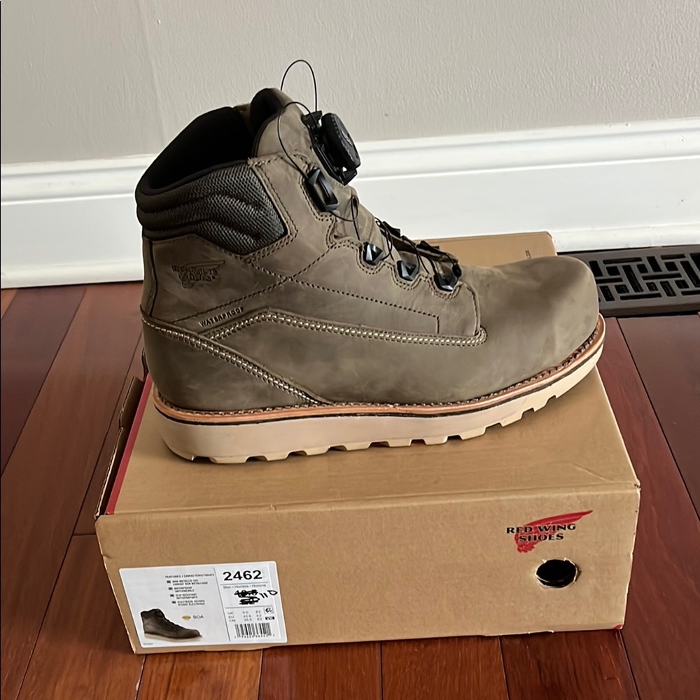 Red Wing Shoes Brown Rugged Boots with High-Top Design
